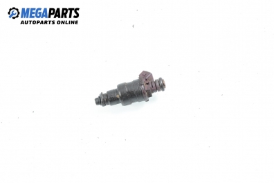 Gasoline fuel injector for Opel Omega B 2.0 16V, 136 hp, station wagon, 1995