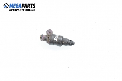 Gasoline fuel injector for Opel Omega B 2.0 16V, 136 hp, station wagon, 1995