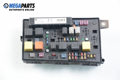 Fuse box for Opel Astra H 1.6, 105 hp, hatchback, 5 doors, 2005 № GM 13 205 782