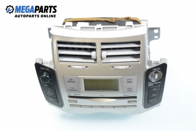 CD spieler für Toyota Yaris 1.0 VVT-i, 69 hp, 3 türen, 2006 № W58824