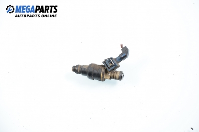 Duza benzină pentru Volkswagen Passat (B4) 1.6, 101 cp, combi, 1996