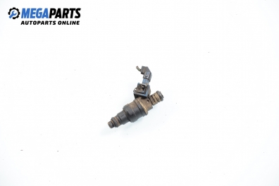Duza benzină pentru Volkswagen Passat (B4) 1.6, 101 cp, combi, 1996